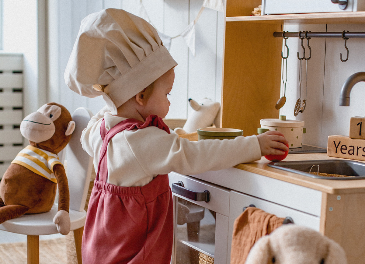 Montessori-speelgoed-rollenspel-small-world-speelgoedkeuken-werkbank-schoonmaakset-leuk-speelgoed-voor-kinderen5